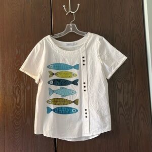 Misslook short sleeved top with fish and buttons. Size XL NWOT
